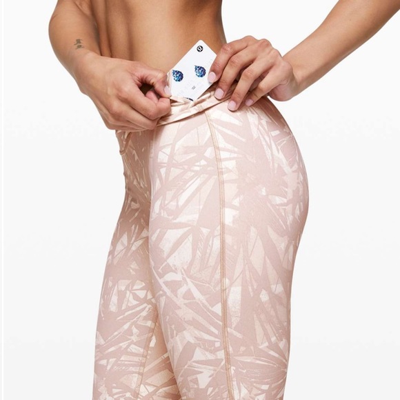 -sold- Like NEW Lululemon Wonder Under leggings - Picture 4 of 10